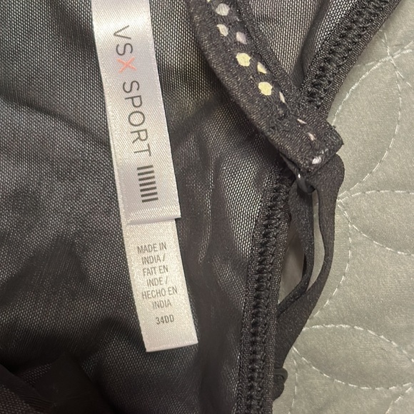 Victoria’s Secret VSX 34DD - Picture 5 of 6